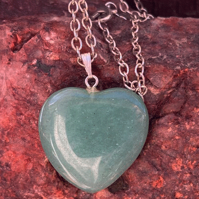 Reiki Green Aventurine Natural Healing Stone Pendant Small Heart Shape Crystal Stone Pendant/Locket with Metal Chain for Reiki Healing and Crystal Healing Gemstone Size 15-20 mm Approx