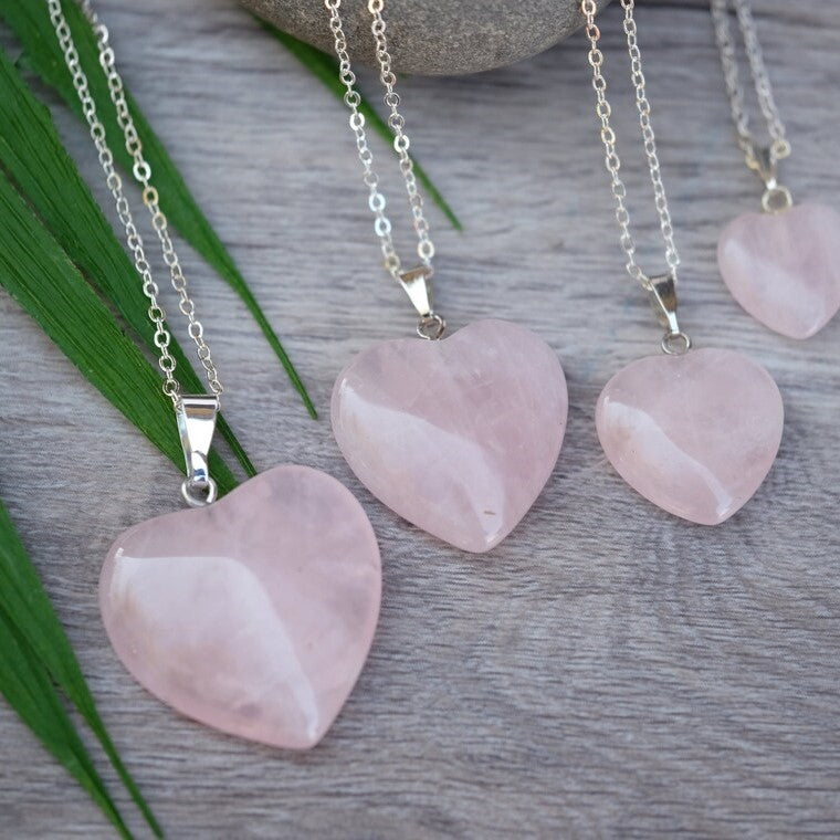 Reiki Crystal Products Natural Healing Stone Pendant Small Heart Shape Crystal Stone Pendant/Locket with Metal Chain for Reiki Healing and Crystal Healing Gemstone Size 15-20 mm Approx